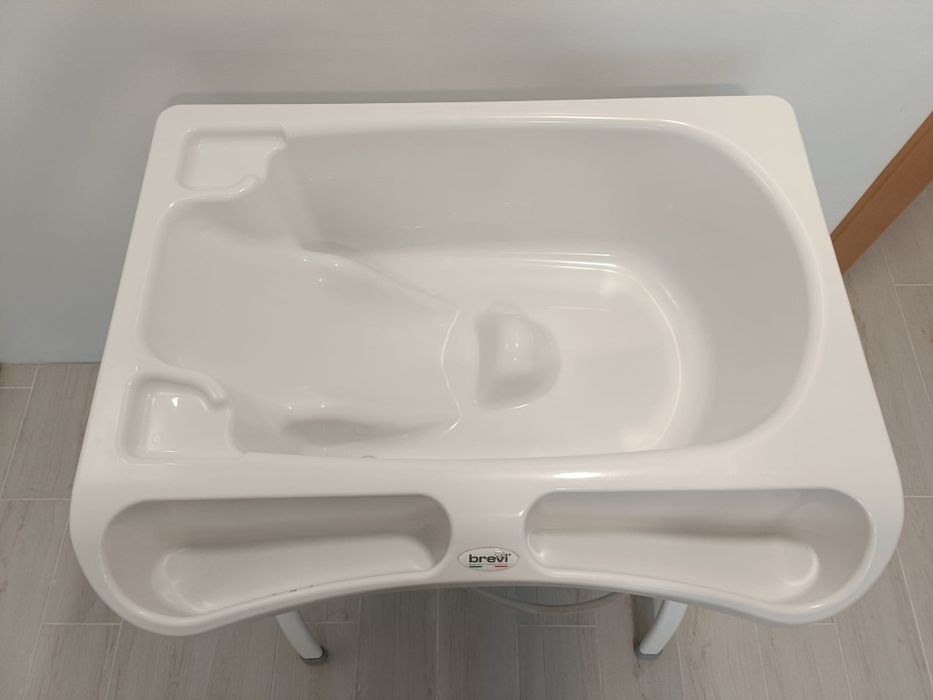 Trocador articulado com banheira