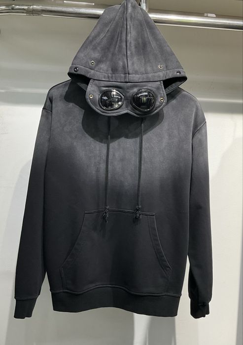 Толстовка CP Company с линзой