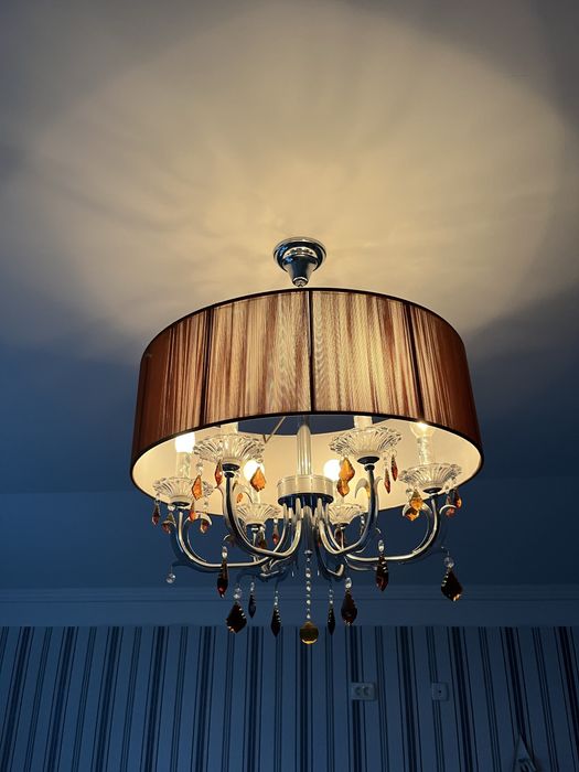 Продається люстра б/у