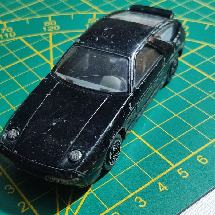 Model Bburago Porsche 928 S4