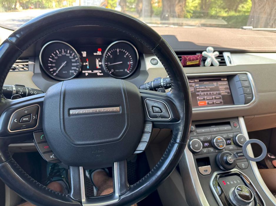 Продамо сімейний Range Rover Evoque з надійним дизельним двигуном 2.2.