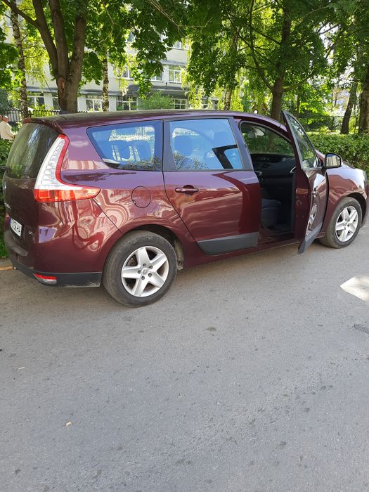 Продається сімейне авто рено гранд сценік