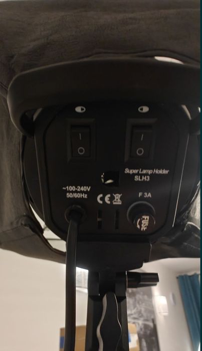 Lampa fotograficzna ze statywem