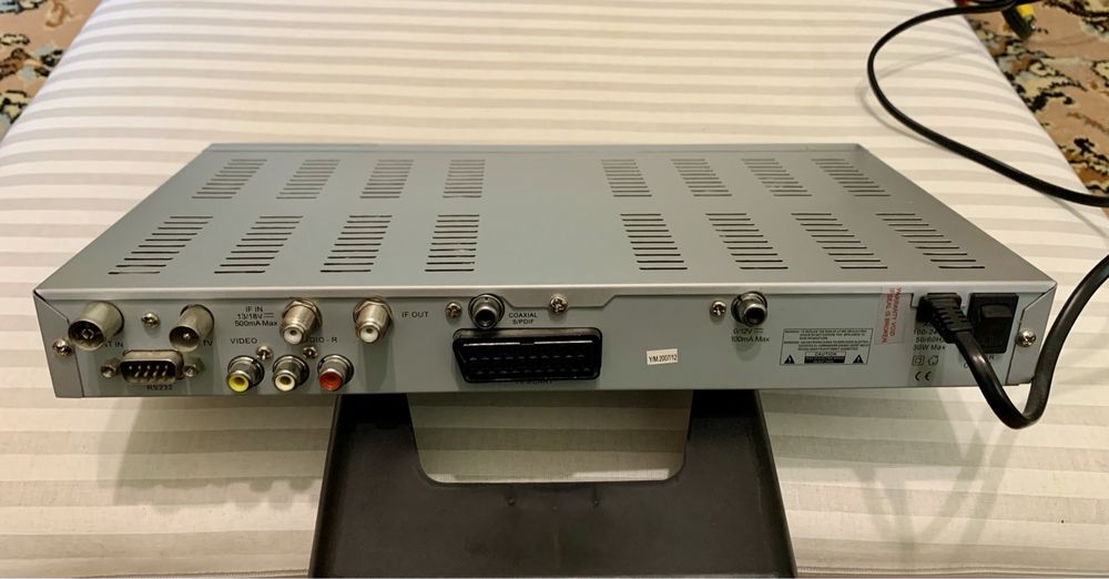 Супутникове телебачення ТВ-ресівер DVB-T2 Б/В Eurosky DVB-8004