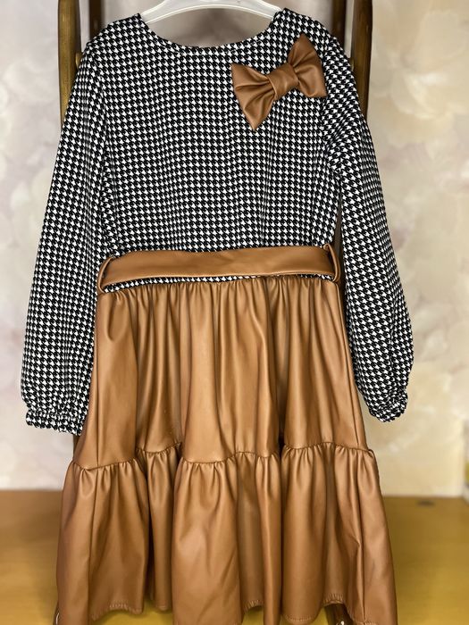 Дитячі плаття, стан нового, 110-116 розмір) Продам 250 грн за одне)