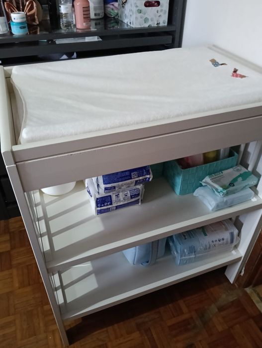 Fraldário Ikea com almofada
