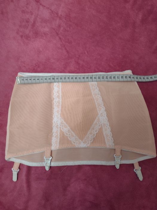 Pas do pończoch PRL