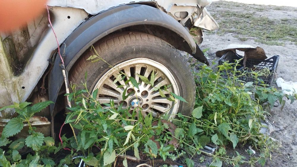 Автомобиль бмв 525 Е39