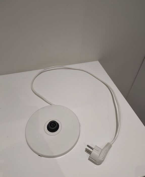 LovA biały czajnik elektryczny