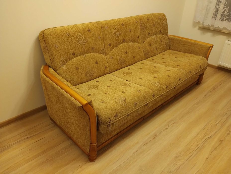 Wersalka z pomysłowym systemem otwierania