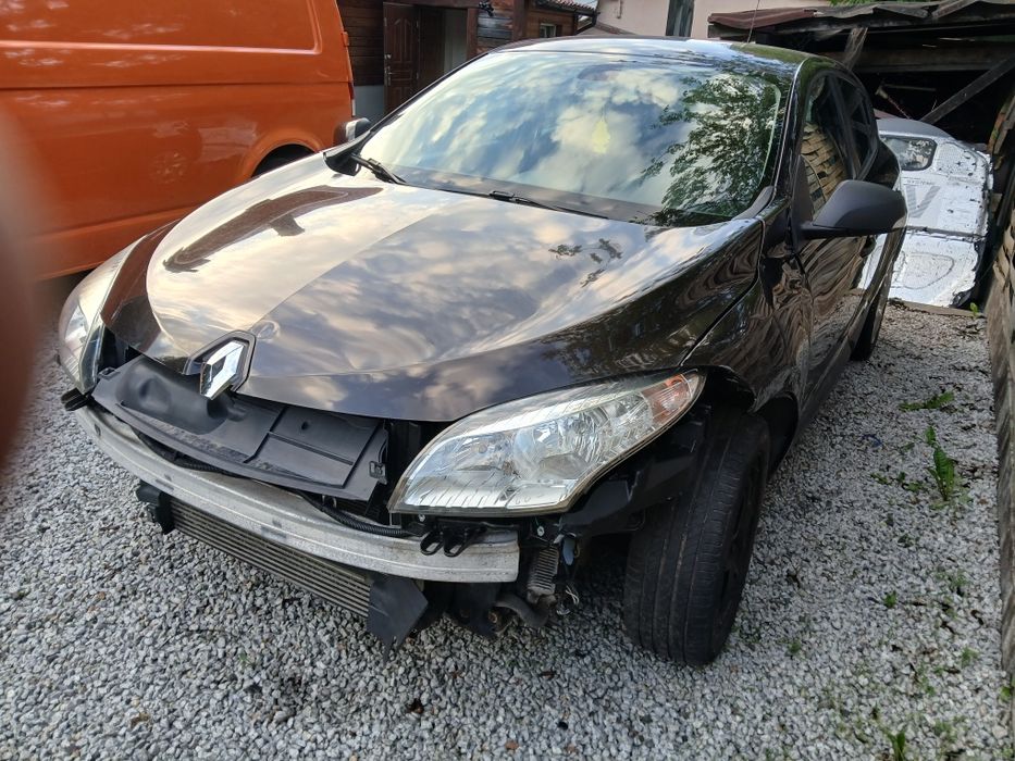 Renault Megane uszkodzony