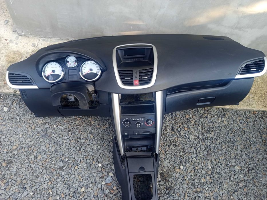 Панель /Торпеда/Безпека Peugeot 207