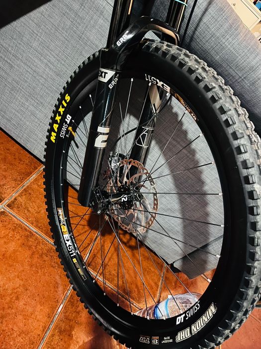 Vendo bicicleta de enduro Transition Sentinel em carbono