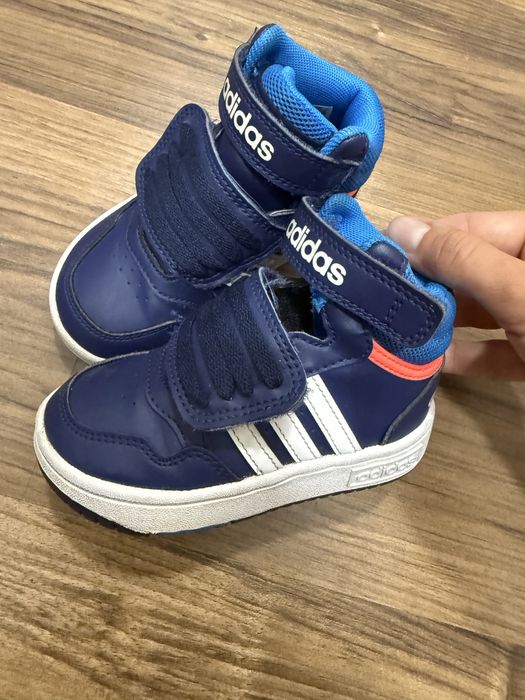 Детская обувь Кроссовки Adidas высокие удобные