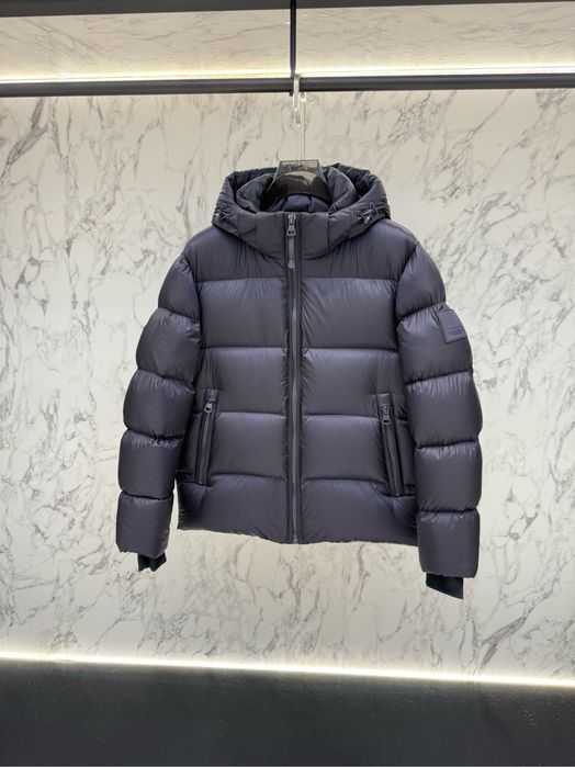 Granatowa zimowa kurtka puchowa burberry
