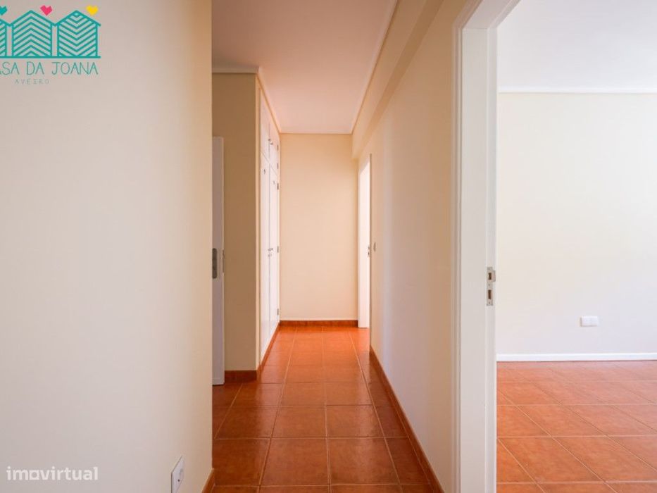 Apartamento T3 com Garagem Fechada em Esgueira