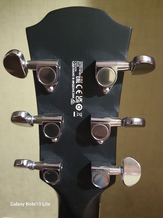 Sprzedam gitarę elektroakustyczną