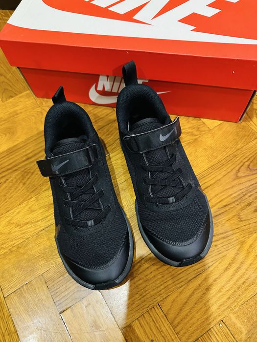 Кроссовки Nike Omni размер 33