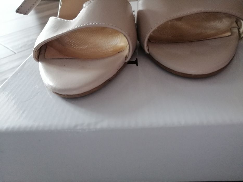 Sandalki skorzane, ślubne