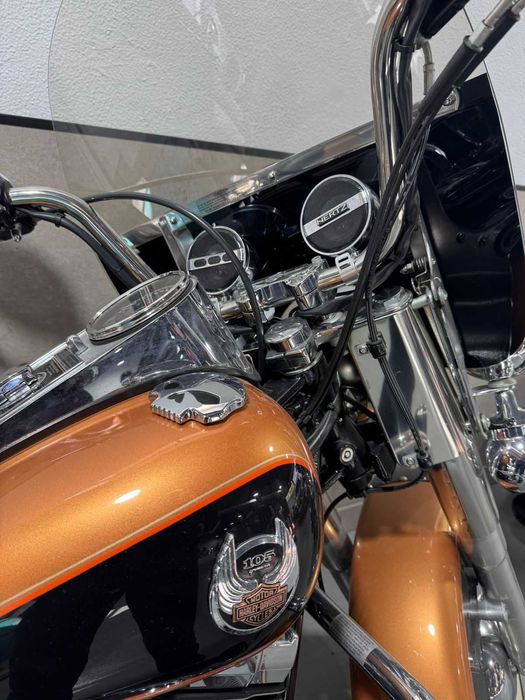 Harley-Davidson Heritage Softail Classic – Edição 105º Aniversário (Série Numerada)