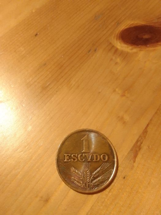 Moneta 1 escudo z  1973 r. Odwrotka.