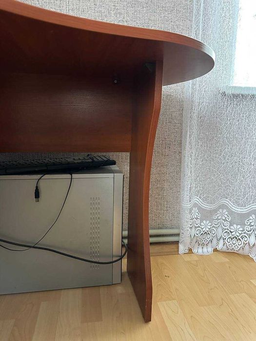 комп'ютерний стіл з шухлядами / робочий стіл / письмовий стіл