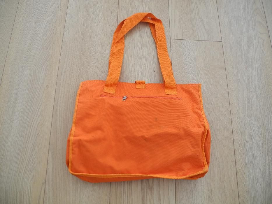 Troca fraldas de viagem Chicco cor de laranja