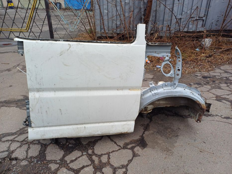 Продам четверть кузова.