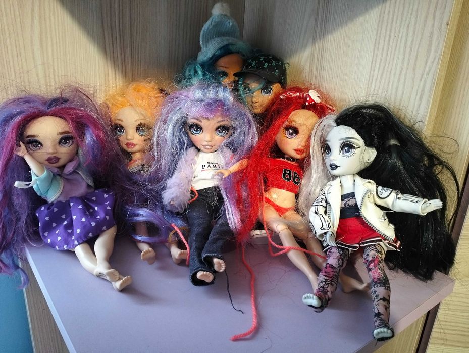 Sprzedam siedem lalek rainbow high