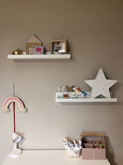 Zestaw biurko krzesło półki wiszące lampka ikea