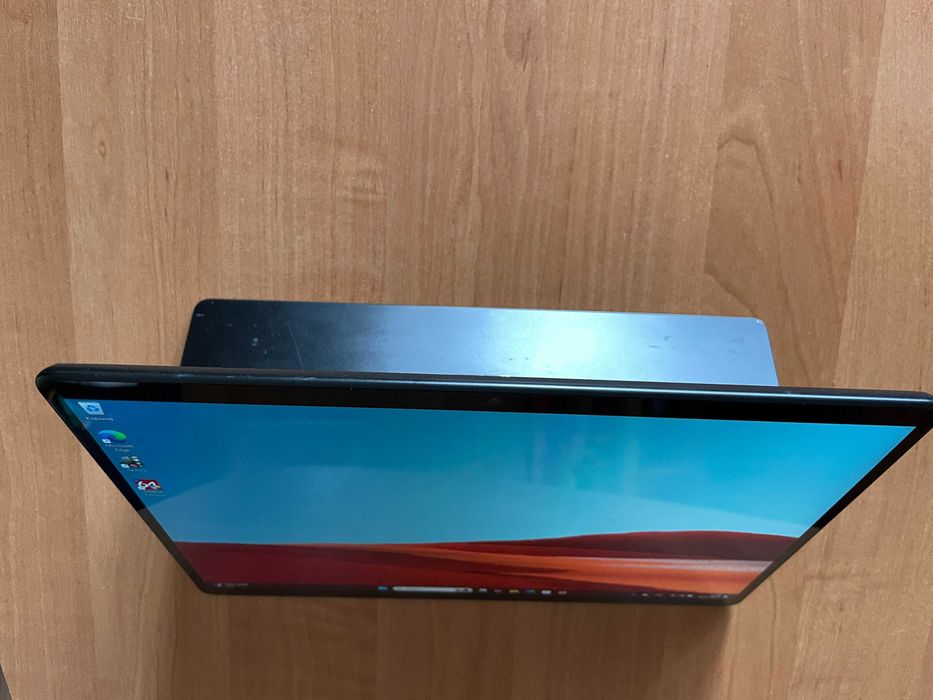 Microsoft Surface Pro X SQ1/ 13" 2880x1920. 8/128Gb/ Wi-Fi + LTE.