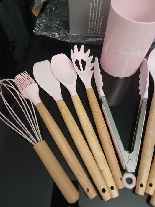Conjunto de Utensílios de Cozinha em Silicone (12 Peças) – Novo