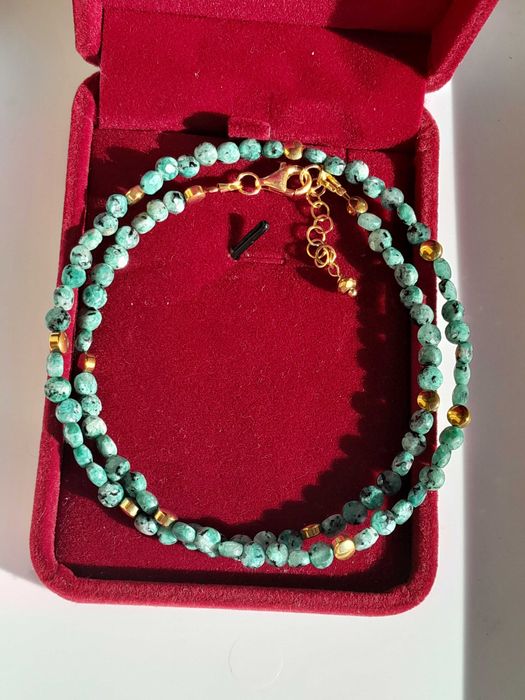 Srebrny naszyjnik z kamienia naturalnego szmaragd.