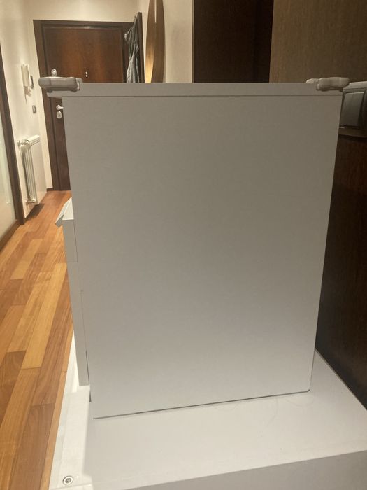 1 mesinha cabeceira Ikea Brimnes Branca