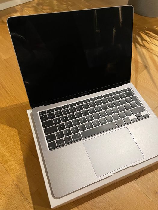 Apple MacBook Air 2020 Intel i5 8GB RAM Dysk 256GB + Apple Magic Mouse (Warszawa/Osięciny)