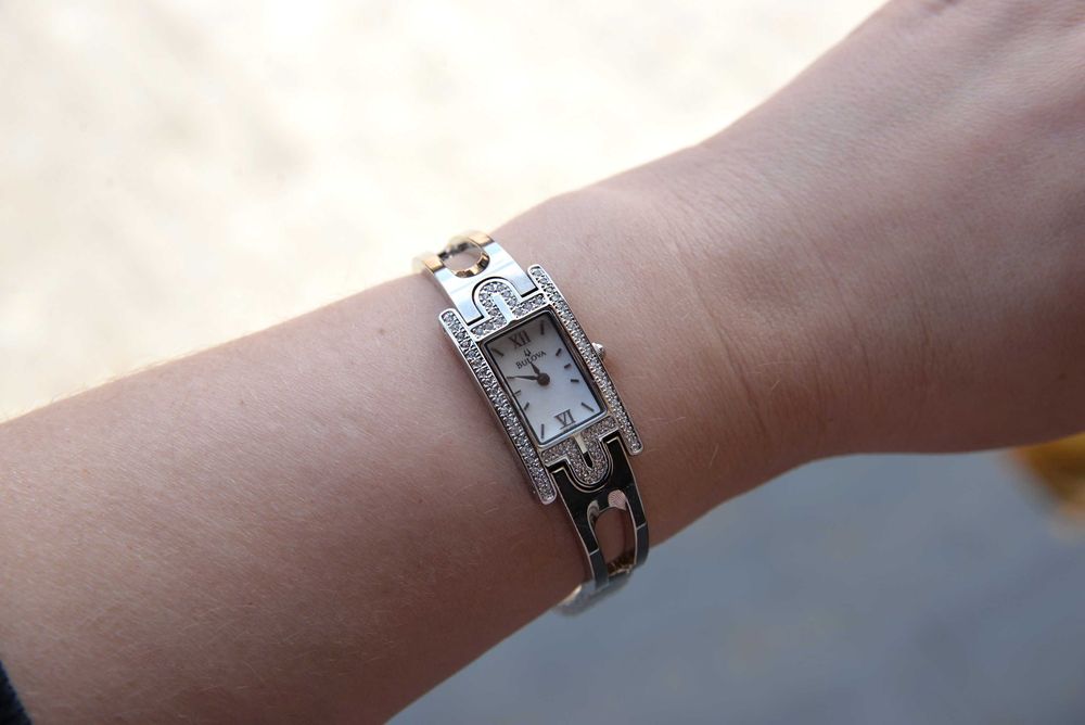 Вінтажний годинник браслет з цирконами bulova, вінтаж стиль cartier