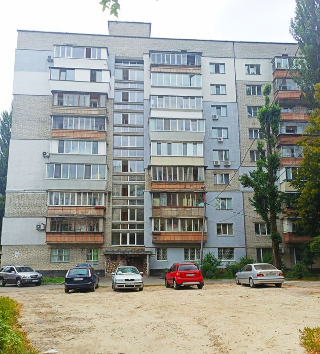 Комната. Подол. Куреневский парк