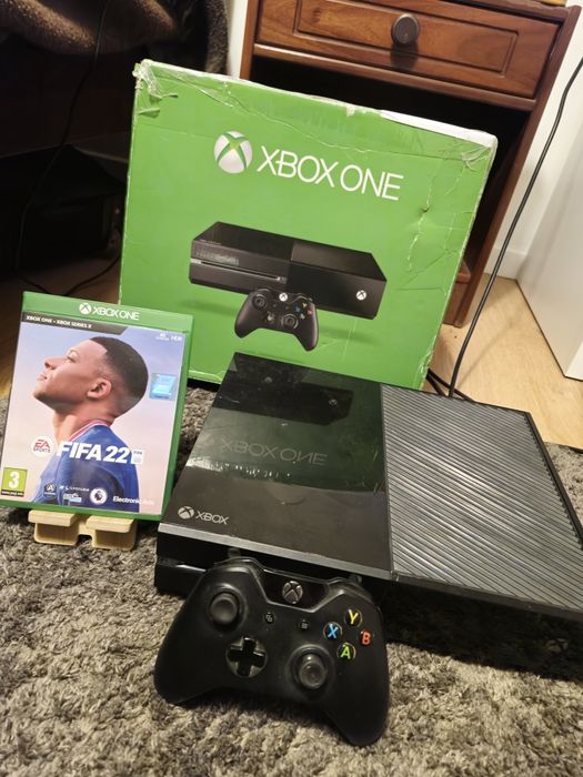 Xbox One 350 GB + 3 Jogos