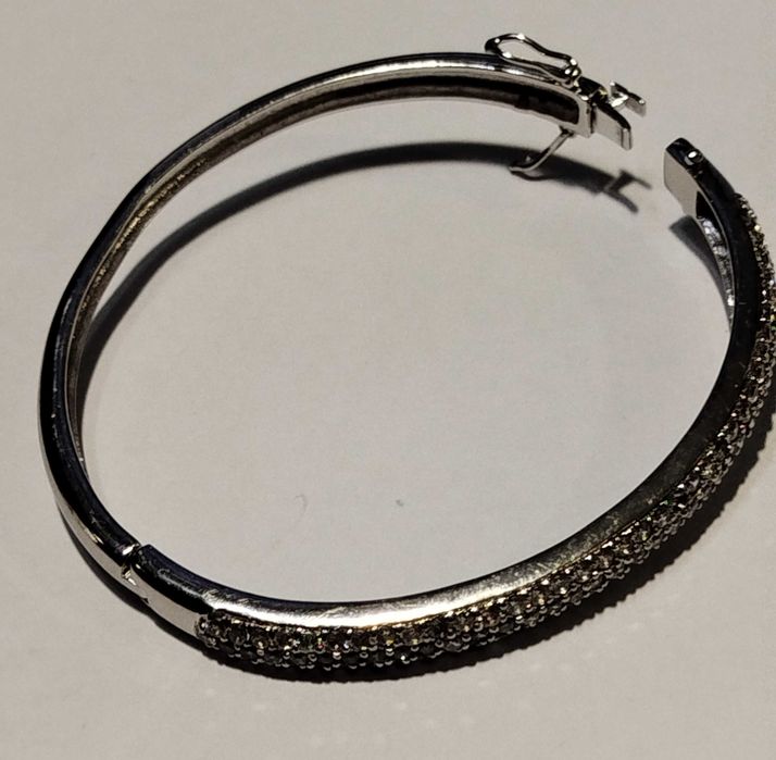 Magnífica Pulseira/Bracelete em Prata, cravejada com brilhantes