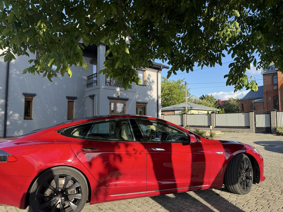 Tesla Model S 2016