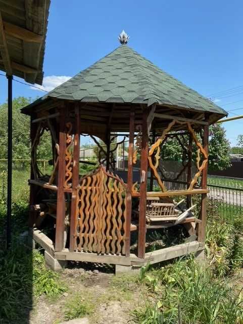 Дерев'яна альтанка