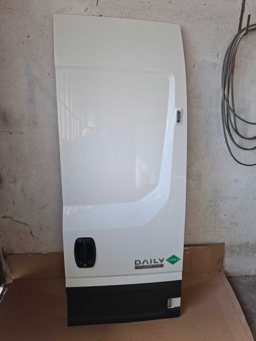 Двері задні праві  для IVECO DAILY  VІ        5801520002