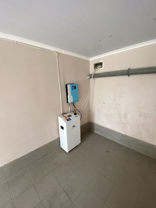 Продаю велику 3кв в обжитій новобудові з енергонезалежним живленням, плюс гараж ( єВідновлення )