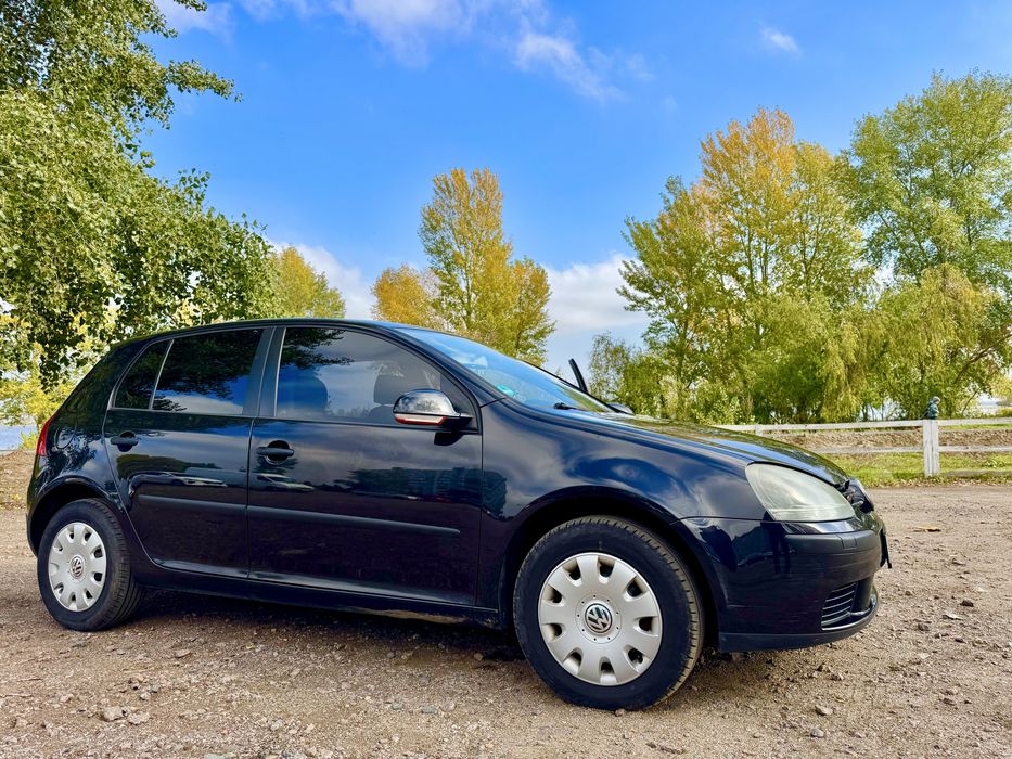 Volkswagen Golf 5 - 2004 рік  1.6 бензин