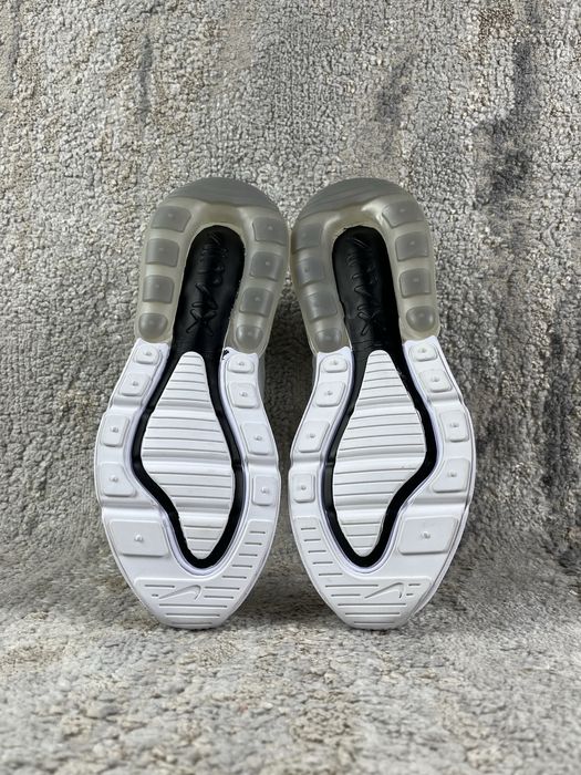 Nike Air max 270 Branco e Preto Tamanho 44EU