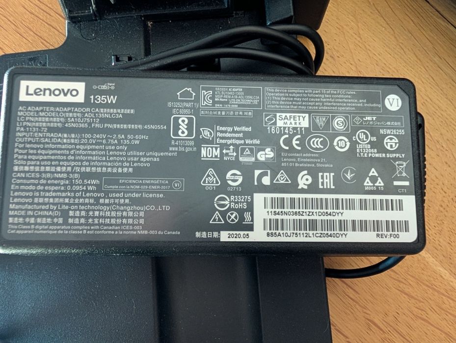 Stacja dokująca Lenovo thinkpad pro 40AH20  z zasilaczem 135W