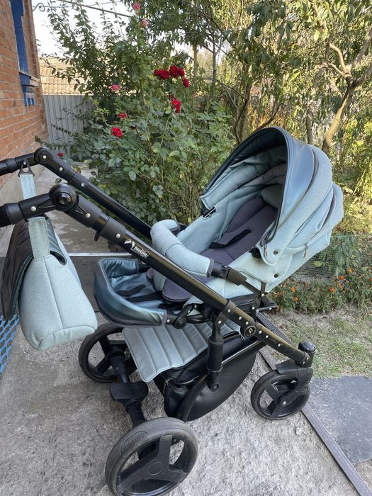 Коляска в гарному стані,колір не змінився,іздили 7 місяців