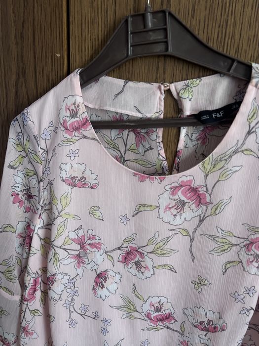 Piękna bluzka w kwiatowy wzór
