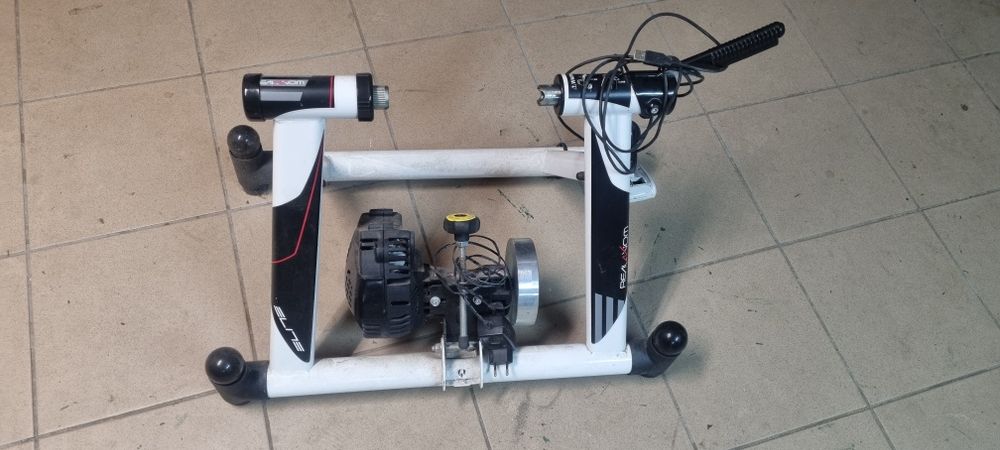 Trenażer kolarski Elite Realaxiom