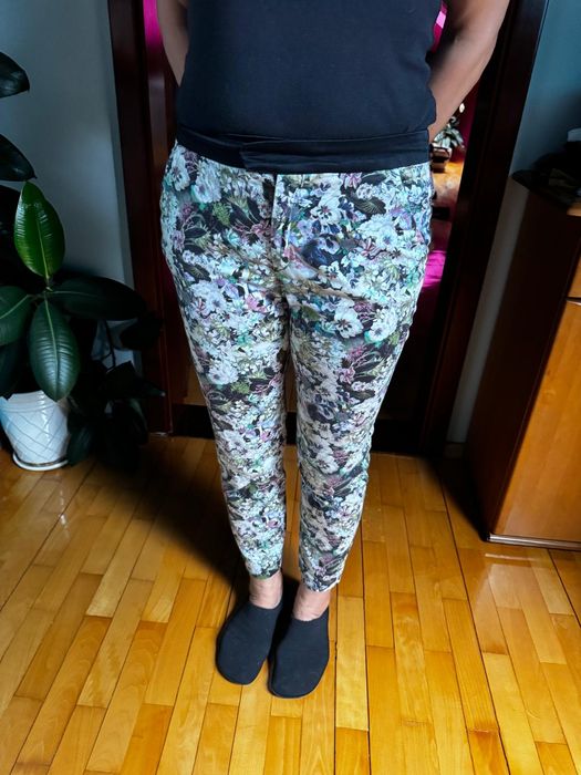 Spodnie 3/4 w kwiatki Zara M